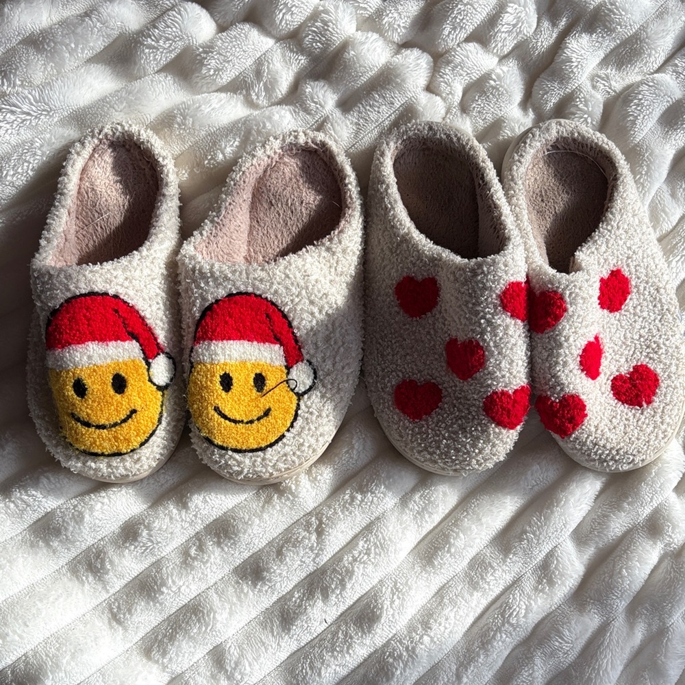 Cozy Cream Holiday Smiley & Heart Slippers - Pair